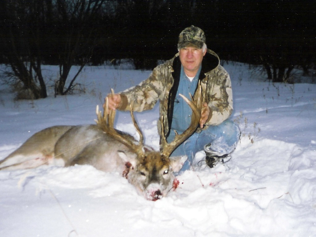 whitetail deer hunts Alberta Canada